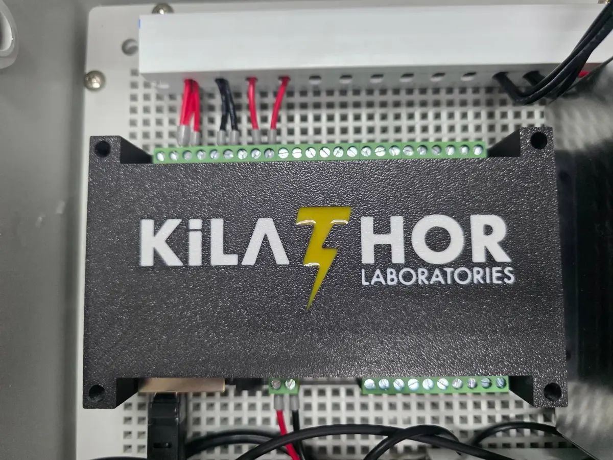 The KiLATHOR alarm controller in its black case, wired into terminal blocks