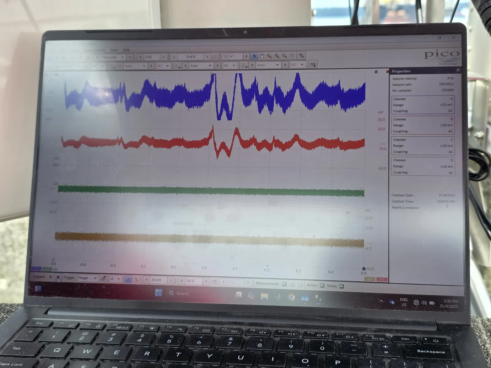 PicoScope software showing blue and red lightning waveforms on a laptop